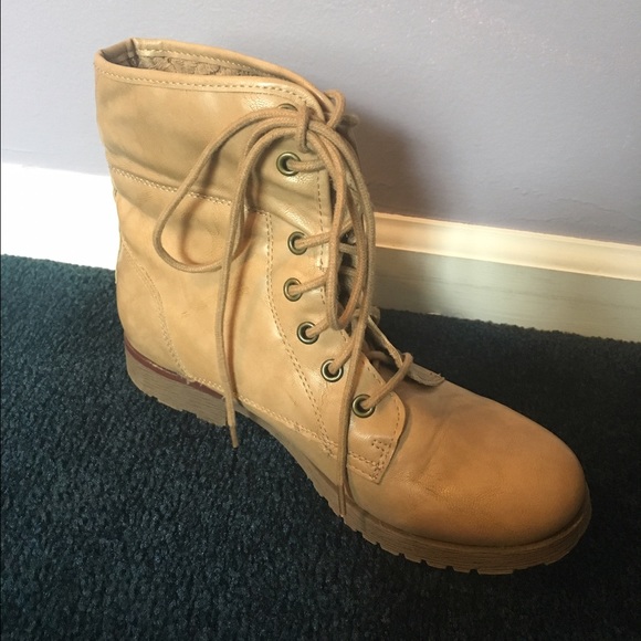 Tan combat boots - Picture 3 of 3
