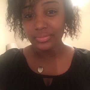 Meet your Posher, Yasmine