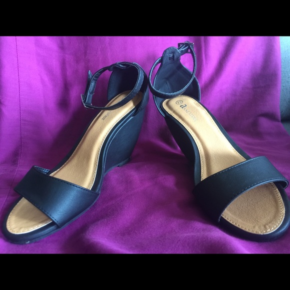 New in box Anne Marie black wedges!