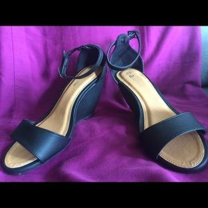 New in box Anne Marie black wedges!