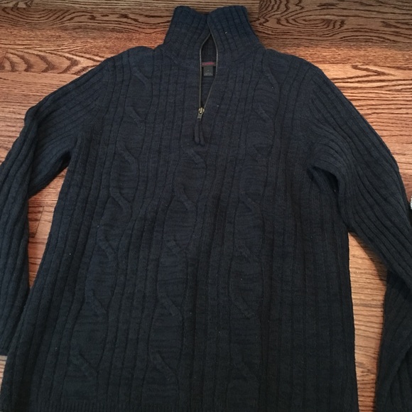 Medium navy sweater