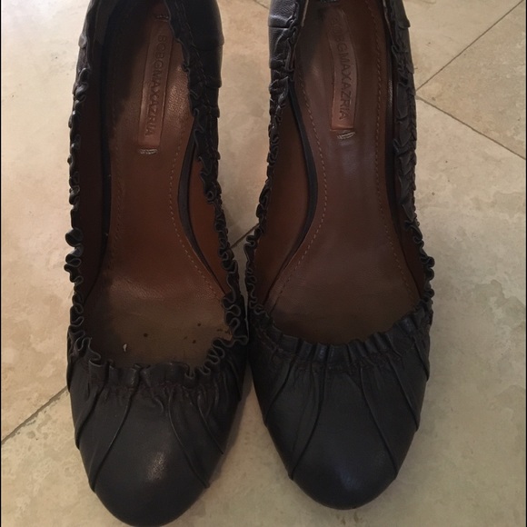 BCBG MAXAZARIA BROWN HEELS