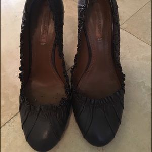 BCBG MAXAZARIA BROWN HEELS