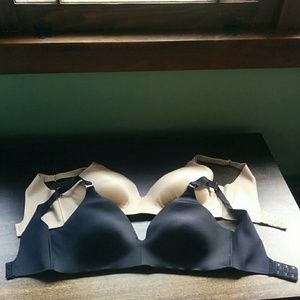 2 Soma wirefree smoothing back bras