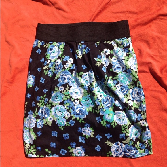 OneClothing Jrs L 100% cotton short skirt