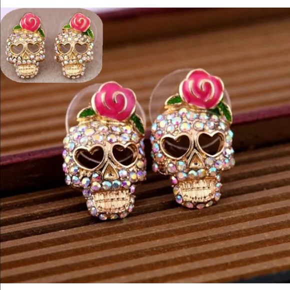 Jewelry - ❤️Rhinestone Skull Earrings❤️