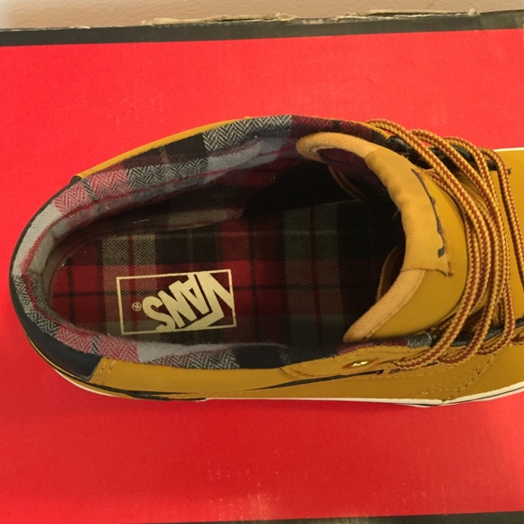 🚨SOLD🚨 Vans Chapman Mid-Top Skate Shoe!!! - Picture 3 of 4