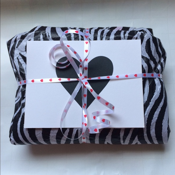 Packages are wrapped with care! - Picture 5 of 8