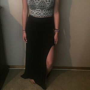 BRANDY MELVILLE SIDE SLIT MAXI SKIRT✨