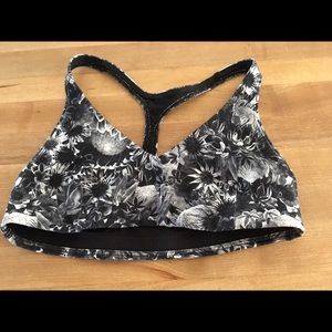 Lululemon arise bra size 4. GUC