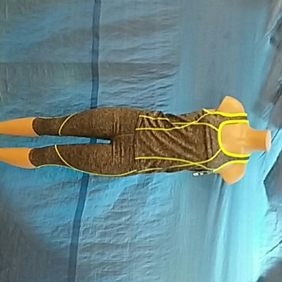 Two piece workout set - Picture 2 of 3