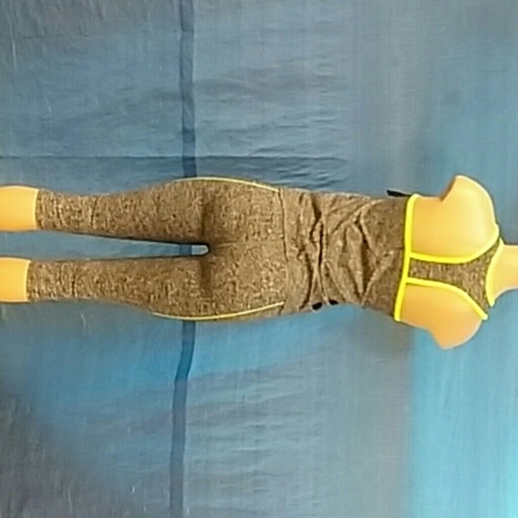 Two piece workout set - Picture 3 of 3