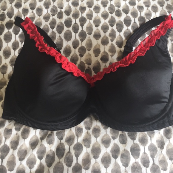 Hips & Curves black bra w/ red ruffle Detail