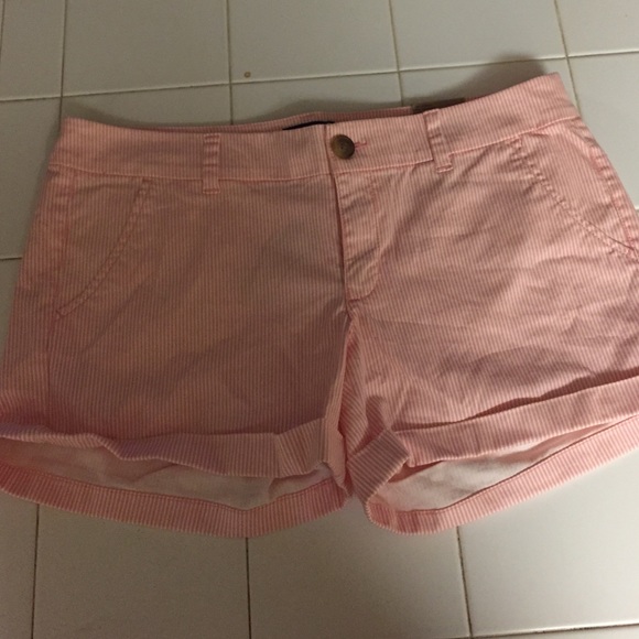 American Eagle pink seersucker shorts