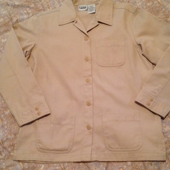 🌺 Capacity lightweight khaki jacket.