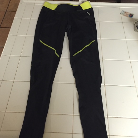 Reebok black and yellow leggings