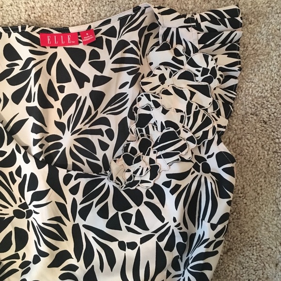 SOLd🎈 Elle pink and black floral abstract top