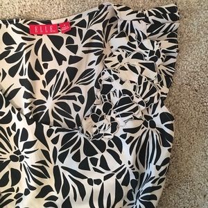 SOLd🎈 Elle pink and black floral abstract top