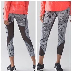 Lululemon back & white "goal crusher 7/8 tight"