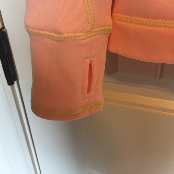 Avalanche long sleeve polyester top. - Picture 2 of 3