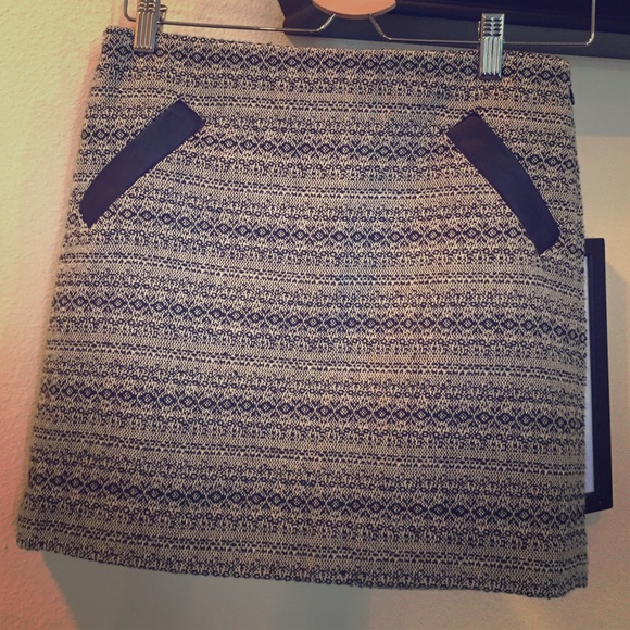 The Limited NWT Black and white patterned skirt