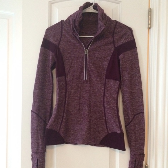 Lululemon Quarter Zip Pullover in Magenta. Size 6.