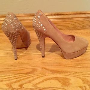 Suede platform pumps