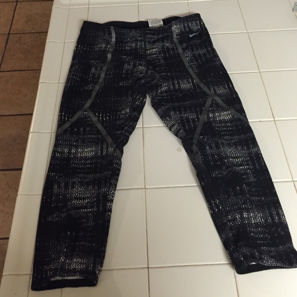 Nike dri fit crop leggings