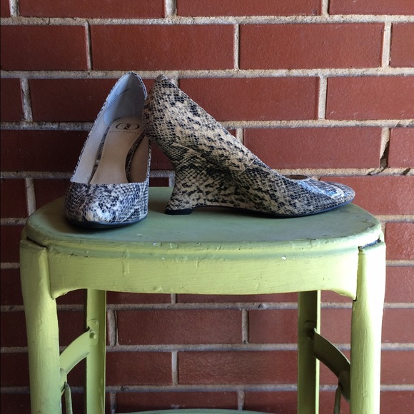Kelsi Dagger "snakeskin" wedges