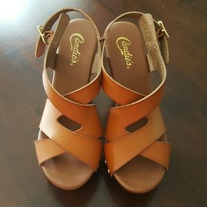 Size 8.5 High thick heel sandals (nwot) never worn