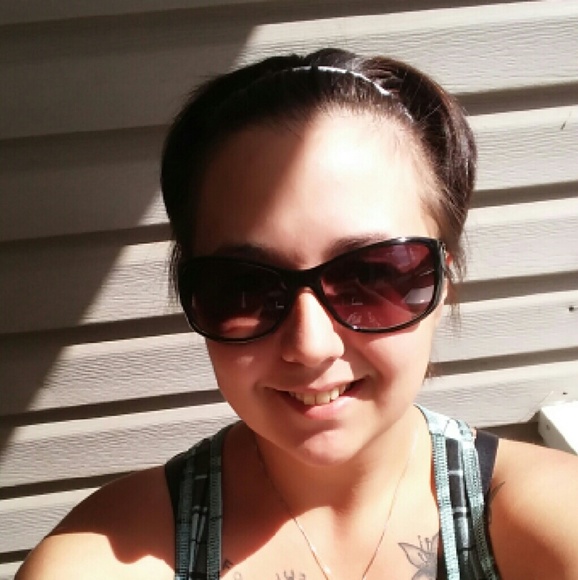 Meet your Posher, Sylvia - Picture 1 of 1