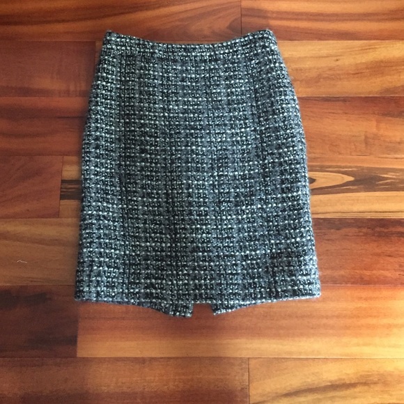 Great pencil skirt for the winter!
