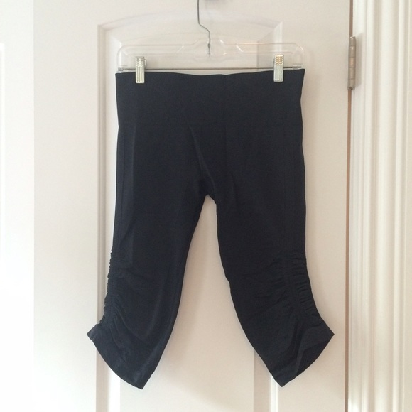 Lululemon In the Flow Crop II in heathered black