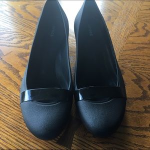 Size 8 Crocs black wedges