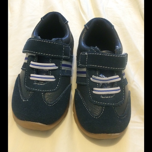 NWOT toddler sz 5 Velcro sneakers