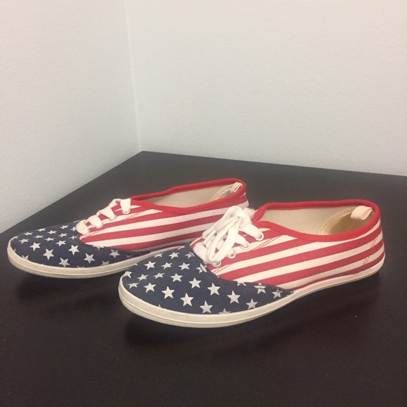 Shoes - Picture 2 of 3