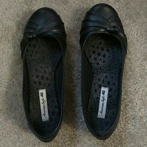 Black comfortable American Eagle business flats.