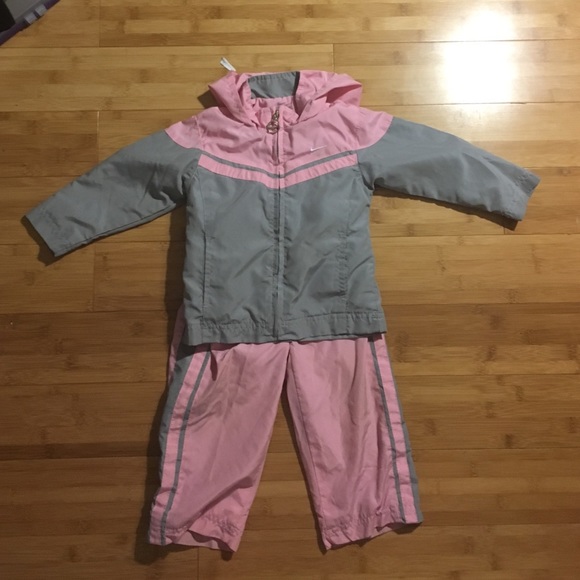 Adorable pink and grey Nike outfit!