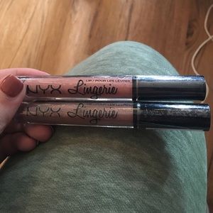 Liquid matte lipstick