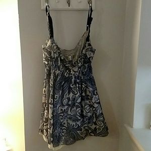 Cute tank top. Loose fitting small size.