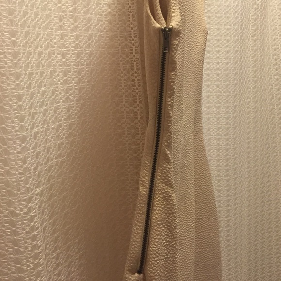 XS Cream wrap dress - Picture 4 of 4