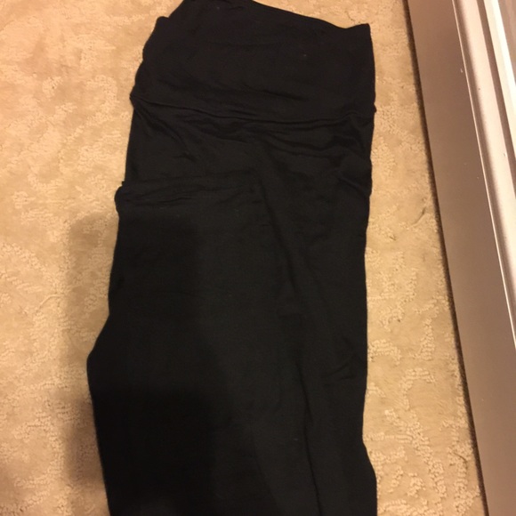 Plain black leggings