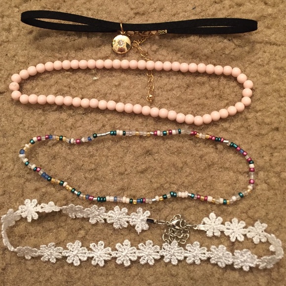 Set of chokers