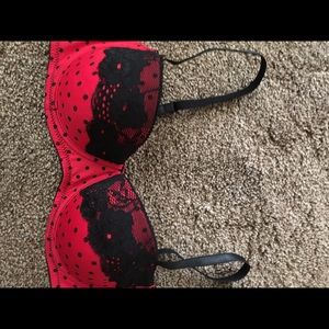 Molded cup dot printed bra lace trimmed