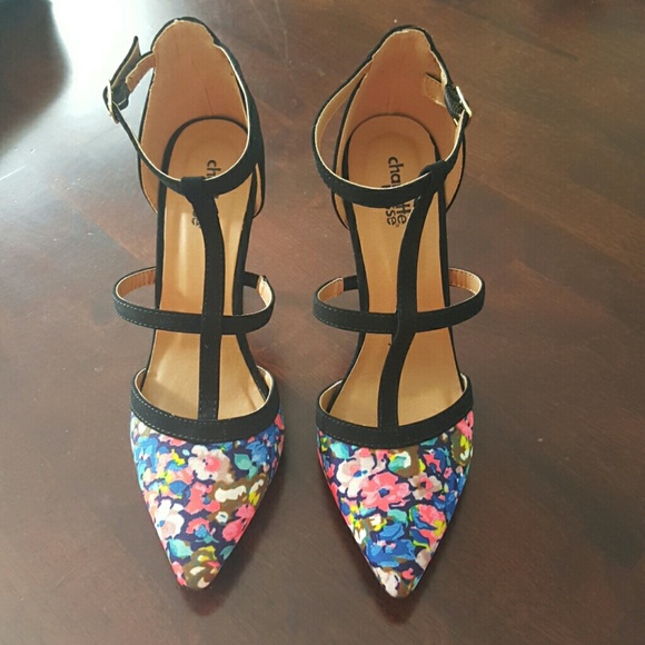 Very nice Size 8 (nwot) Floral heeled shoes