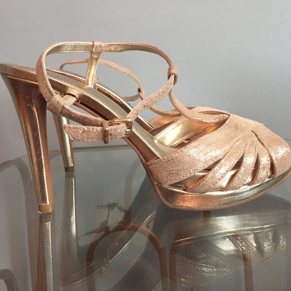 Gold Heels - perfect if you’re in a wedding!