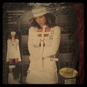 Halloween Costume - "Ella Mental" (Mental patient)