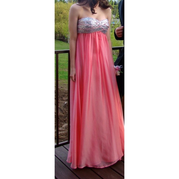 La Femme Size 0 formal dress - Picture 1 of 2