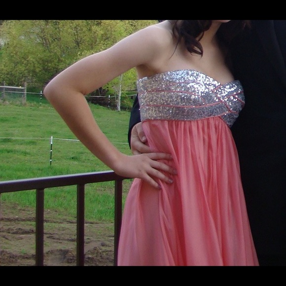 La Femme Size 0 formal dress - Picture 2 of 2