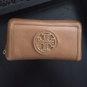 Tory burch beige wallet